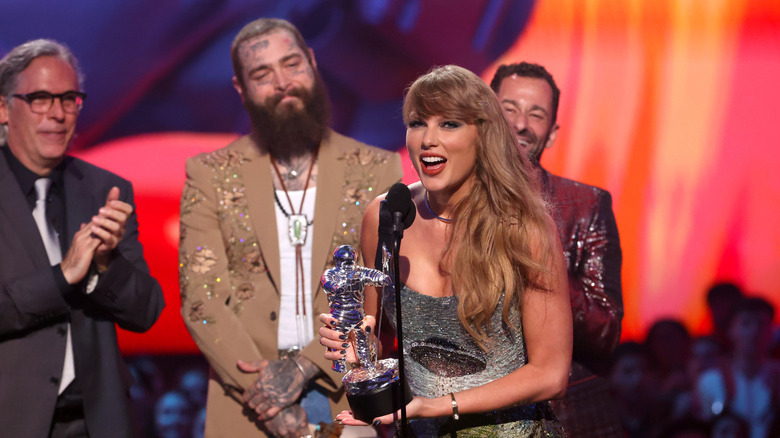 Taylor Swift accepting the Video of the Year award at the 2024 MTV VMAs