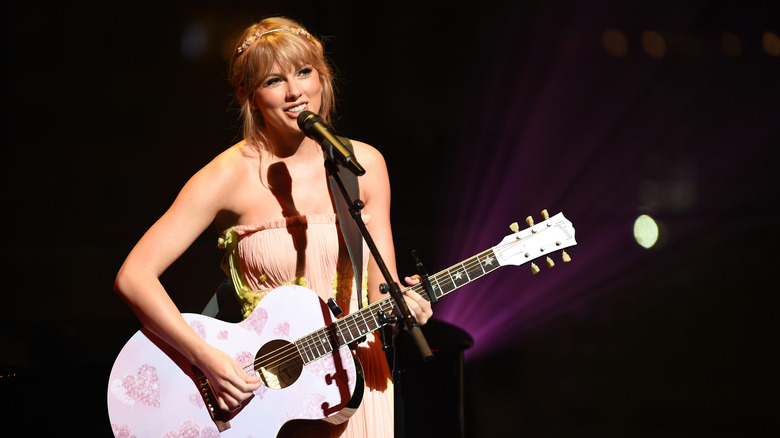 Taylor Swift performing at the TIME 100 gala in 2019