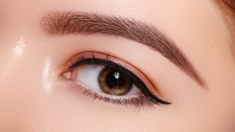 Eyeliner on almond eyes 