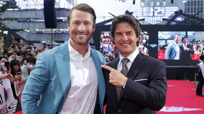 Actors Glen Powell and Tom Cruise posing together