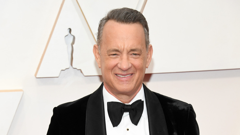 Tom Hanks wears a tux on the red carpet