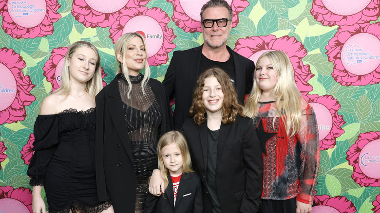 Tori Spelling and family posing