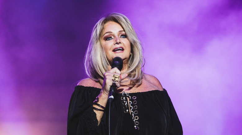 Bonnie Tyler singing