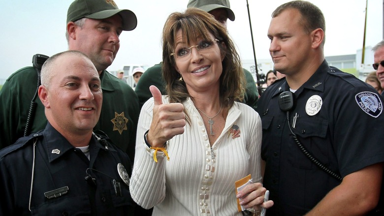 Sarah Palin posing with police officers in 2011