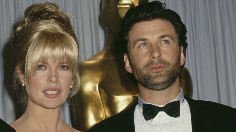 Kim Basinger and Alec Baldwin in front of Oscar statue