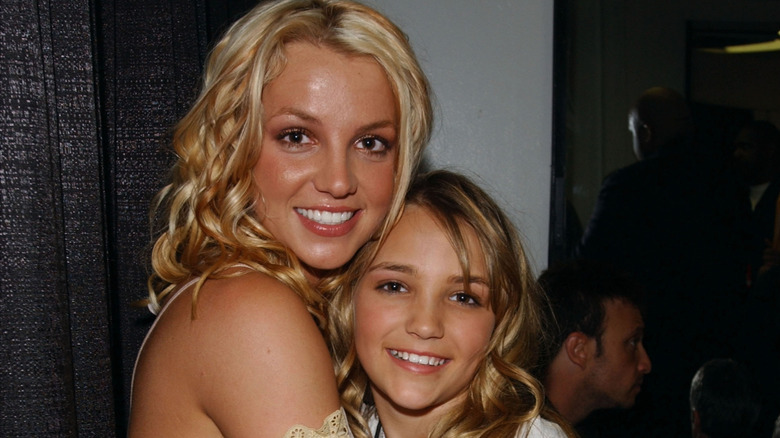 Britney Spears hugging Jamie Lynn Spears