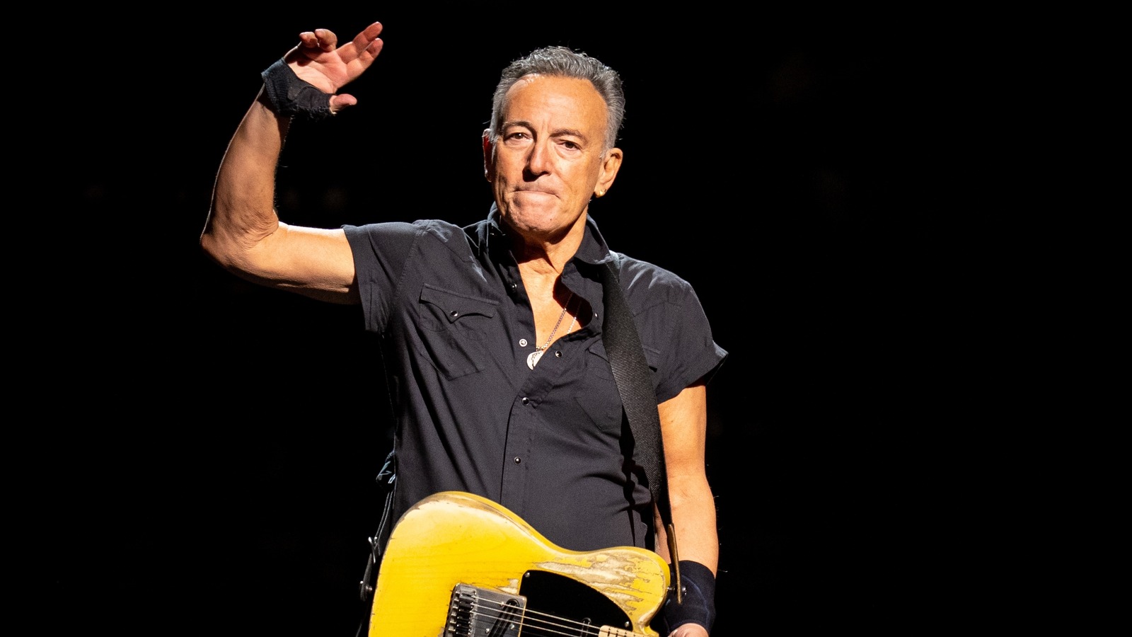 <a href="https://www.thelist.com/1888263/tragic-details-bruce-springsteen/" target="_blank">Tragic Details About Bruce Springsteen’s Life</a>