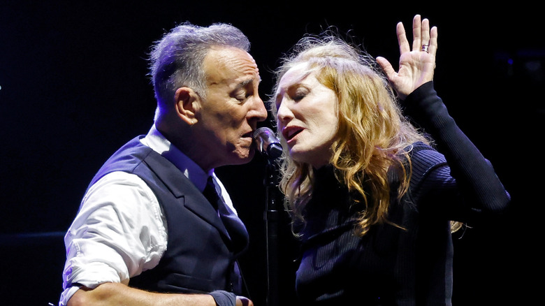 Bruce Springsteen Patti Scialfa singing together