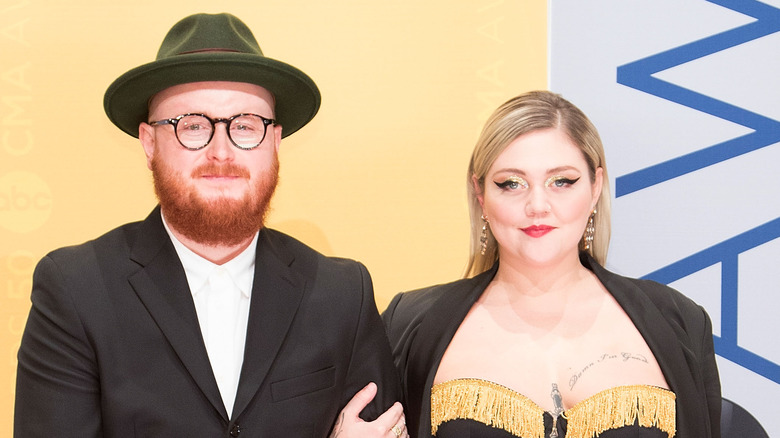 Fergie and Elle King smiling on the red carpet 
