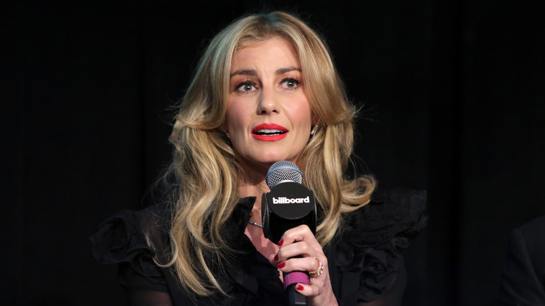 Musician Faith Hill speaking into a microphone onstage