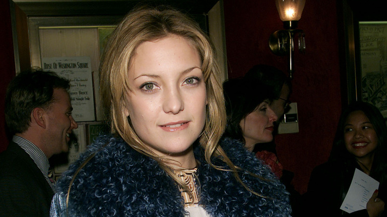 Kate Hudson posing at the "Dr. T & the Women" premiere in 2000