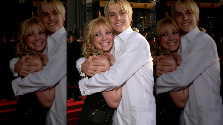 Hilary Duff and Aaron Carter hugging
