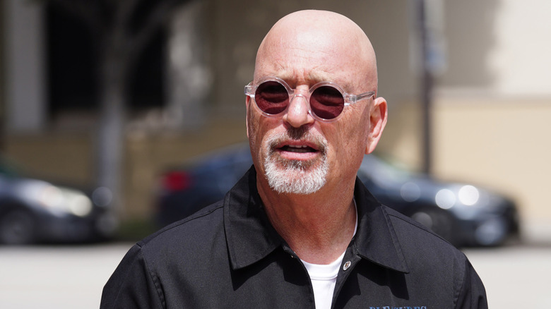 Howie Mandel outside