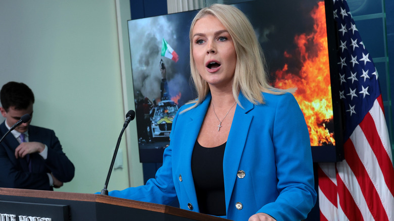 Karoline Leavitt doing a press briefing