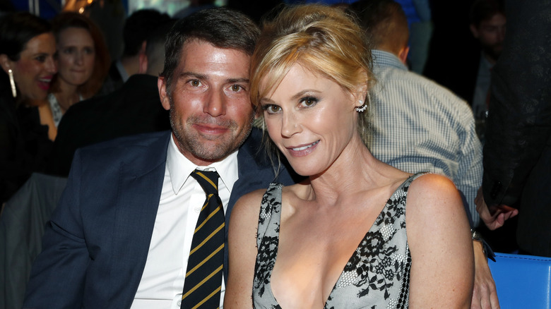 Scott Phillips arm around Julie Bowen sitting down