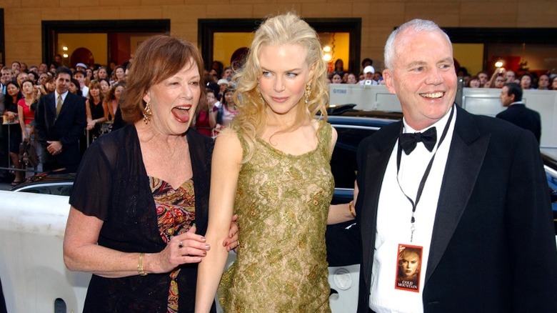 Janelle Kidman, Nicole Kidman, and Antony Kidman arrive for the Australian premiere of "Cold Mountain" in Sydney (2003)