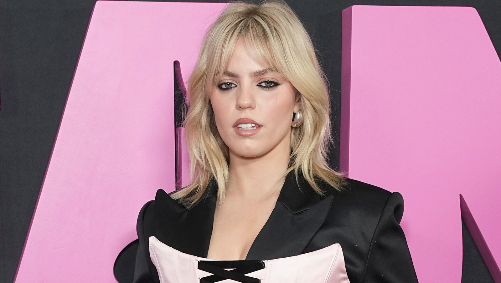 Tragic Details About Renee Rapp