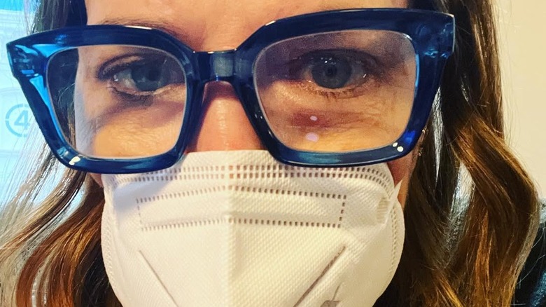 Selfie of Savannah Guthrie wearing eyeglasses and a protective mask in 2022