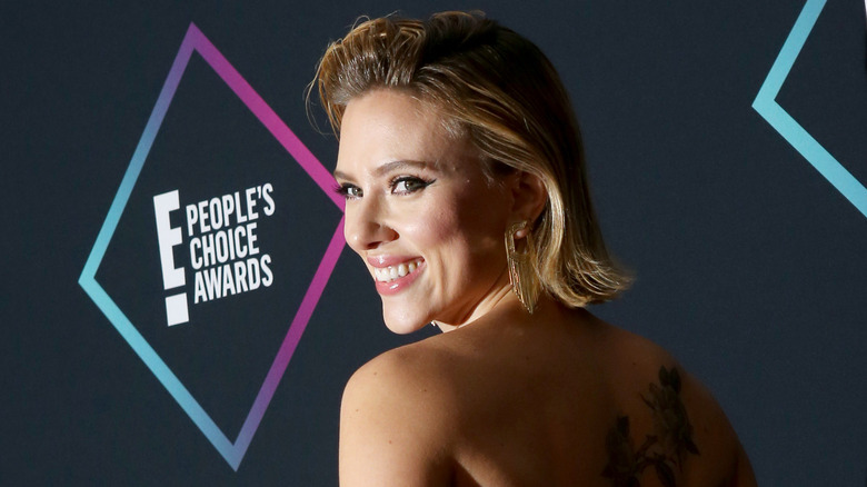 Scarlett Johansson looking over her shoulder at People's Choice Awards in 2018