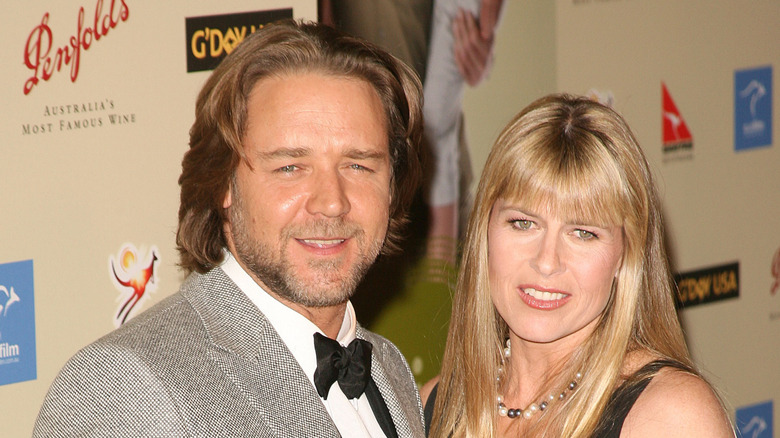 Terri Irwin and Russell Crowe pose together in 2007.