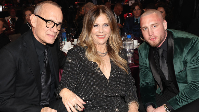 Tom Hanks, Chet Hanks and Rita Wilson sitting in a table