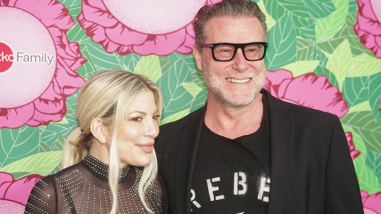 Tori Spelling and ex Dean McDermott smiling