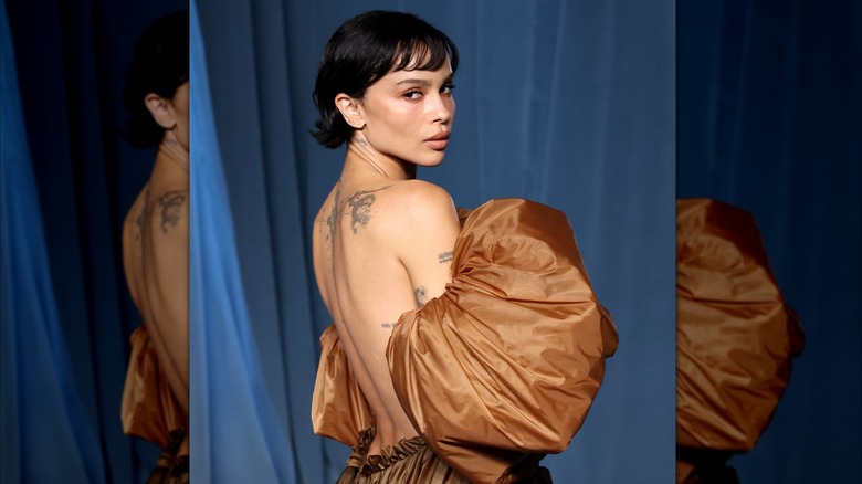 Zoë Kravitz showing off her backless gown at the 2025 Academy Awards red carpet