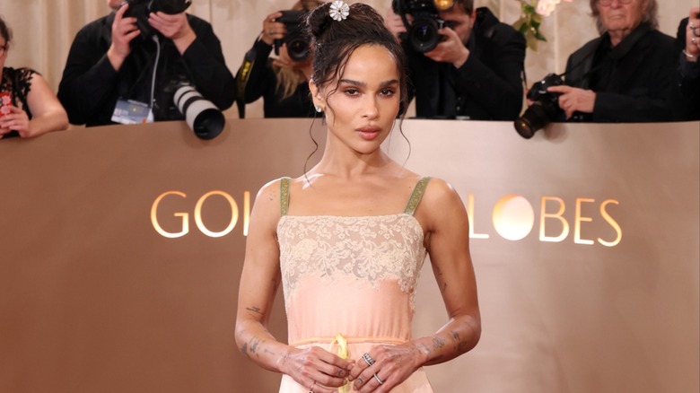 Zoë Kravitz posing at the 2026 Golden Globe Awards