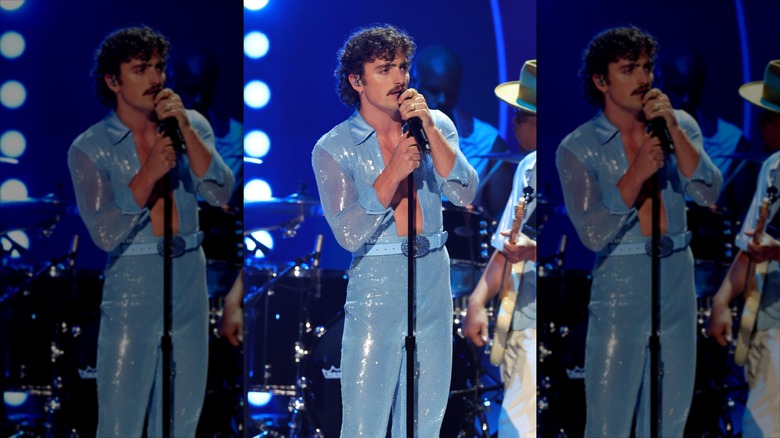 Benson Boone sings at the 2025 Grammys