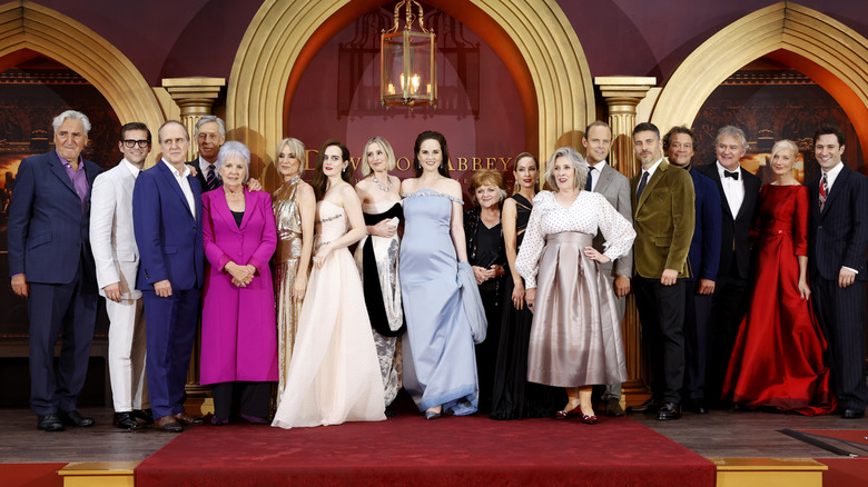 The Downton Abbey cast smiling on red carpet