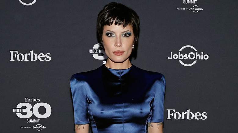 Halsey at a red carpet