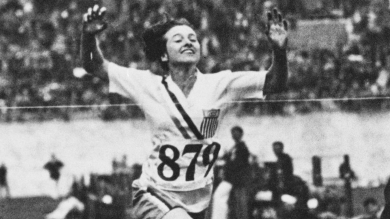 Betty Robinson winning gold in 1928