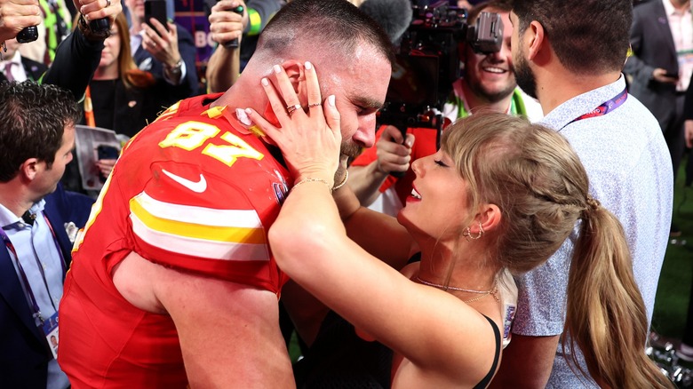 Travis Kelce and Taylor Swift embracing