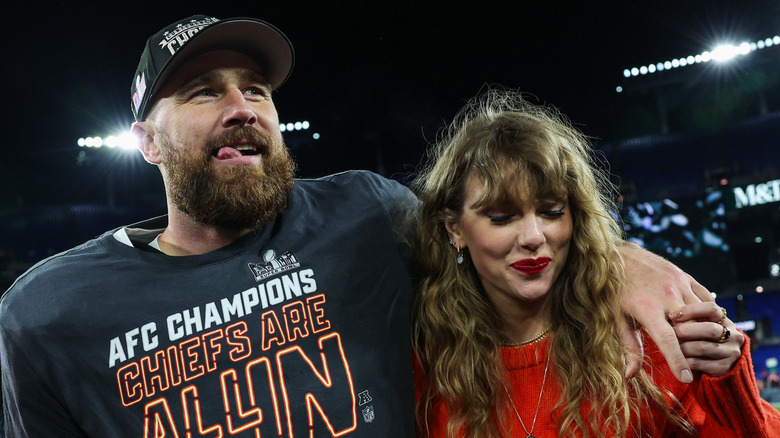 Travis Kelce and Taylor Swift smiling