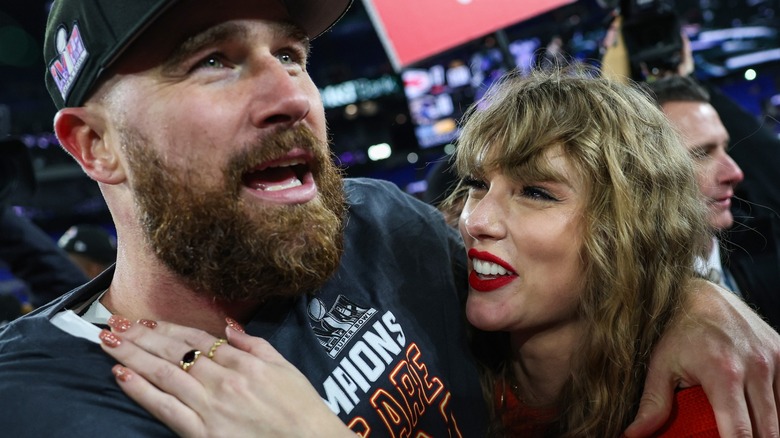 Travis Kelce and Taylor Swift smiling