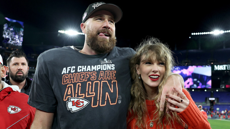 Travis Kelce and Taylor Swift cuddling