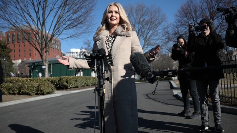 Karoline Leavitt responds to questions outside the White House in Washington, DC (2025)