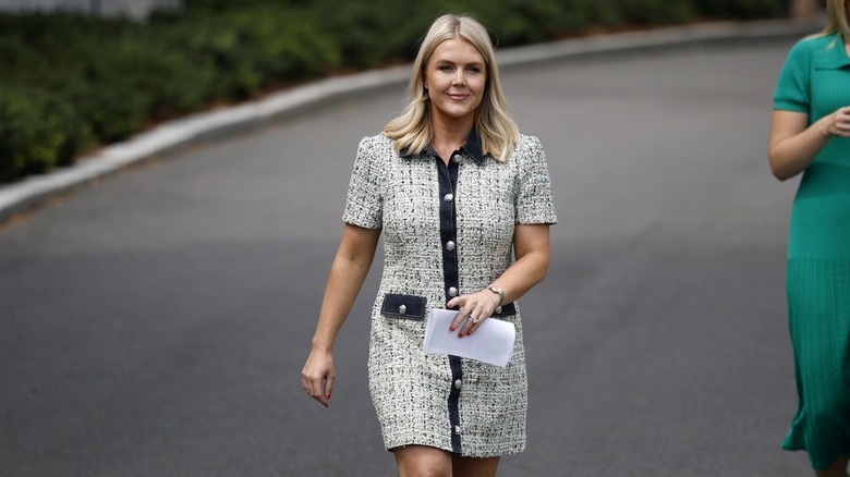 Karoline Leavitt walks to answer questions outside the White House in Washington, DC (2025)