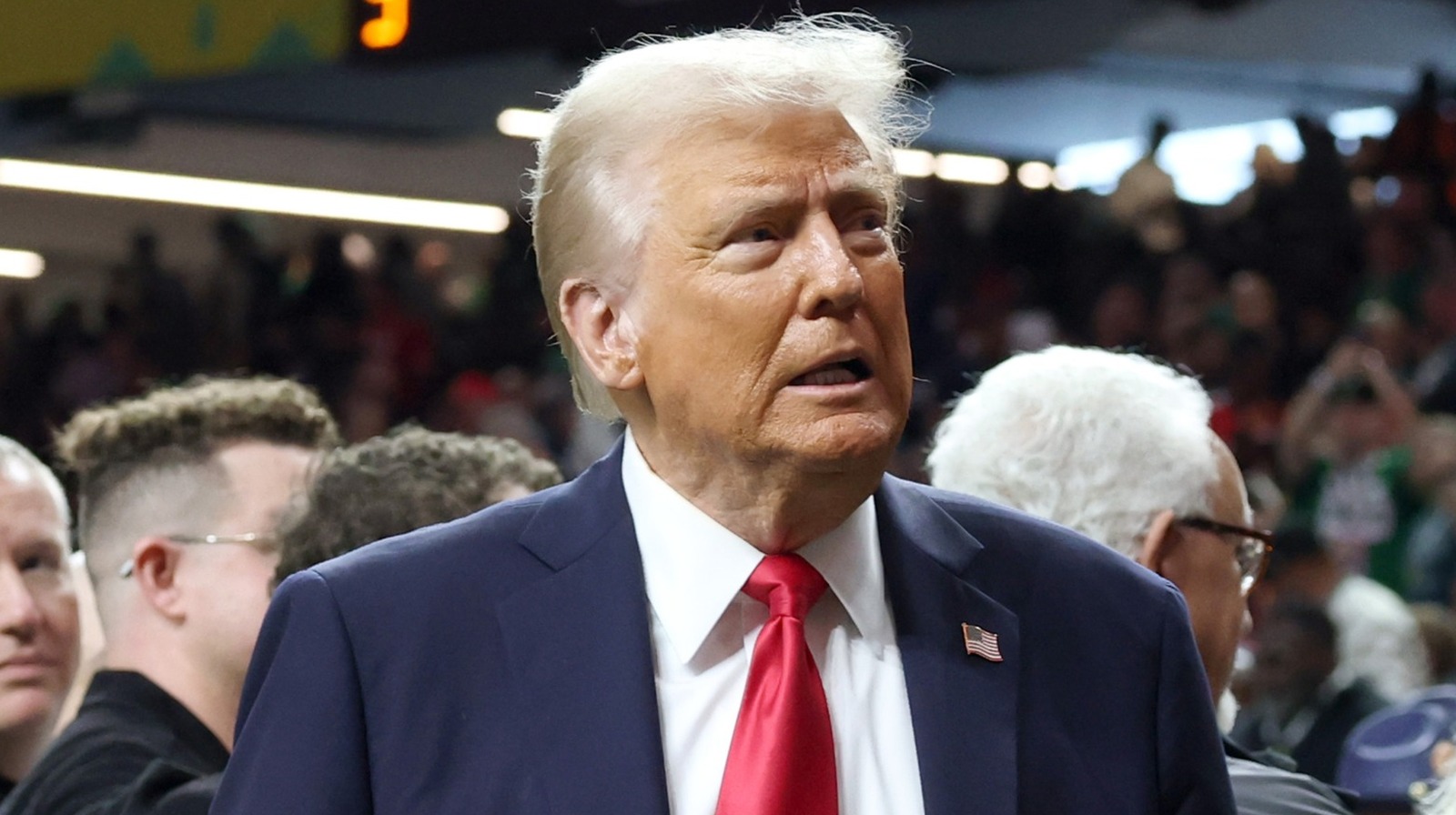 トランプは彼のスーパーボウル2025の予測を自分自身についてのすべてにすることに抵抗することはできません