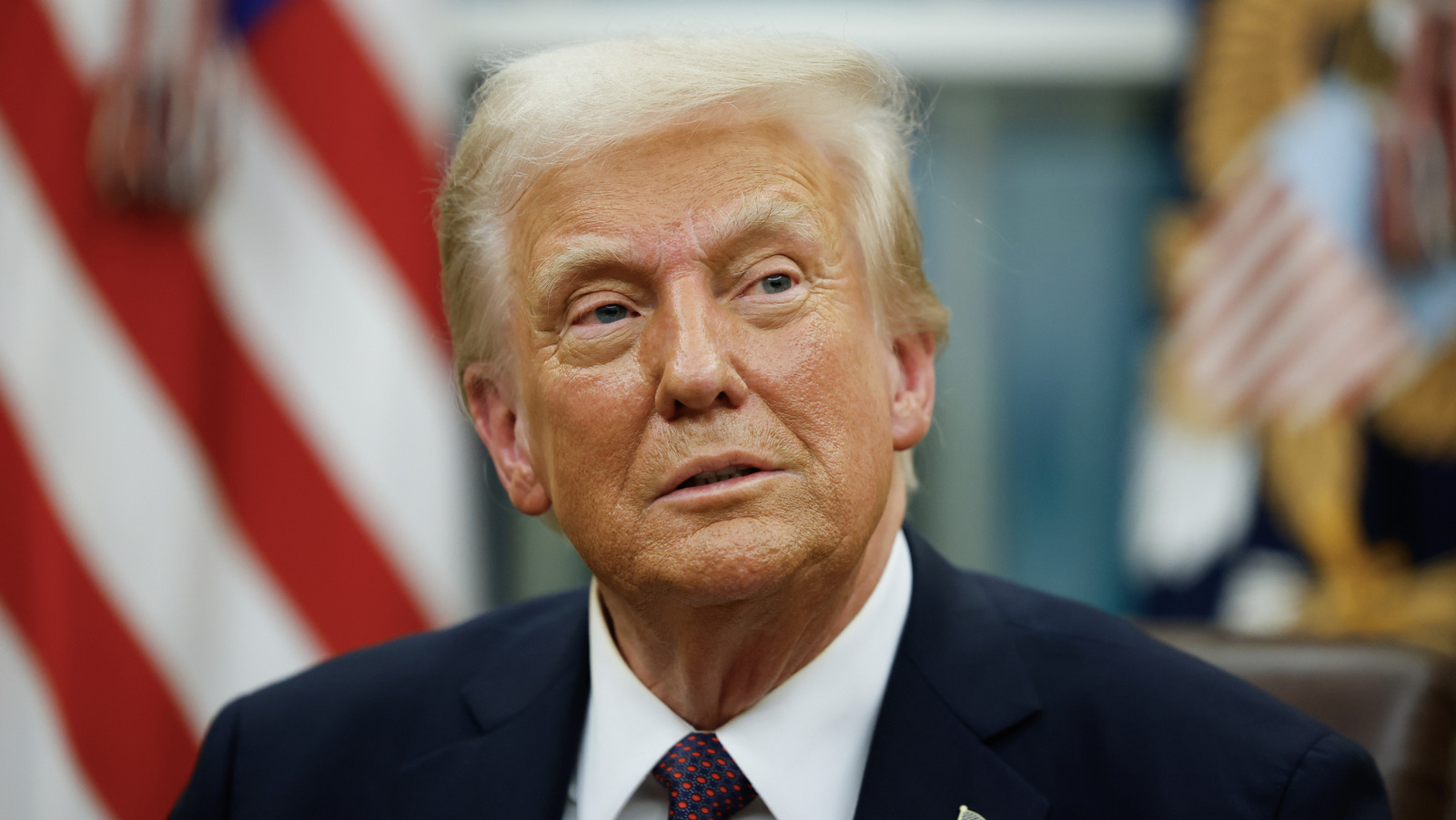 <a href="https://www.thelist.com/1772305/trump-gives-nod-brittany-mahomes-controversy-making-chiefs-win-about-him/" target="_blank">Trump Gives Sly Nod To Brittany Mahomes Controversy While Making Chiefs Win All About Him</a>