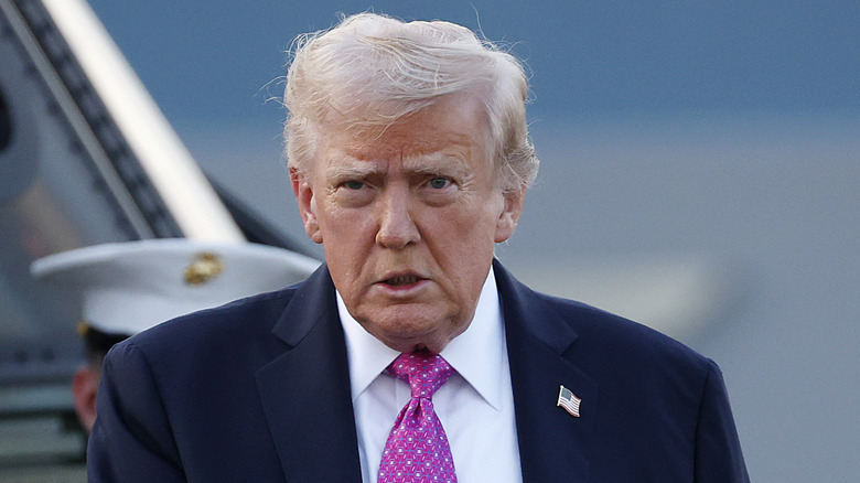 Donald Trump pointing