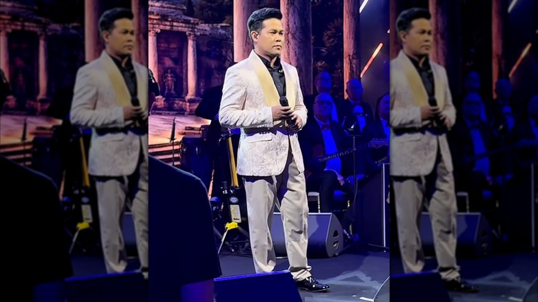 Marcelito Pomoy standing