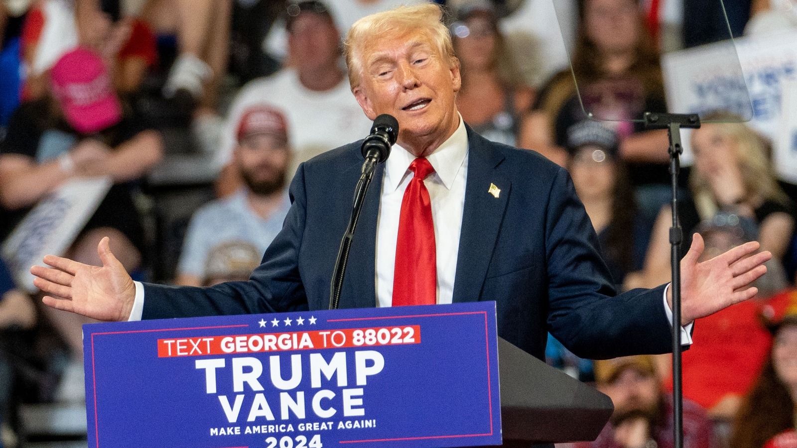 トランプ大統領、カマラ・ハリス氏の集会に関する討論ジャブが未だに頭から離れていないことを証明