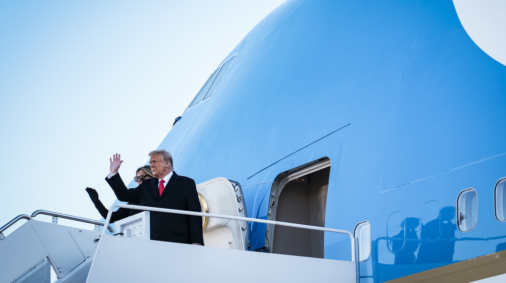Donald Trump, Melania Trump waving goodbye outside Air Force One