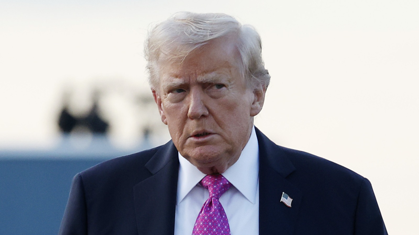 <a href="https://www.thelist.com/1972462/trump-falls-asleep-during-king-charles-speech-state-dinner/" target="_blank">Trump’s Face During King Charles’ Speech Proves He’s Never Beating The Drowsy Donald Allegations</a>