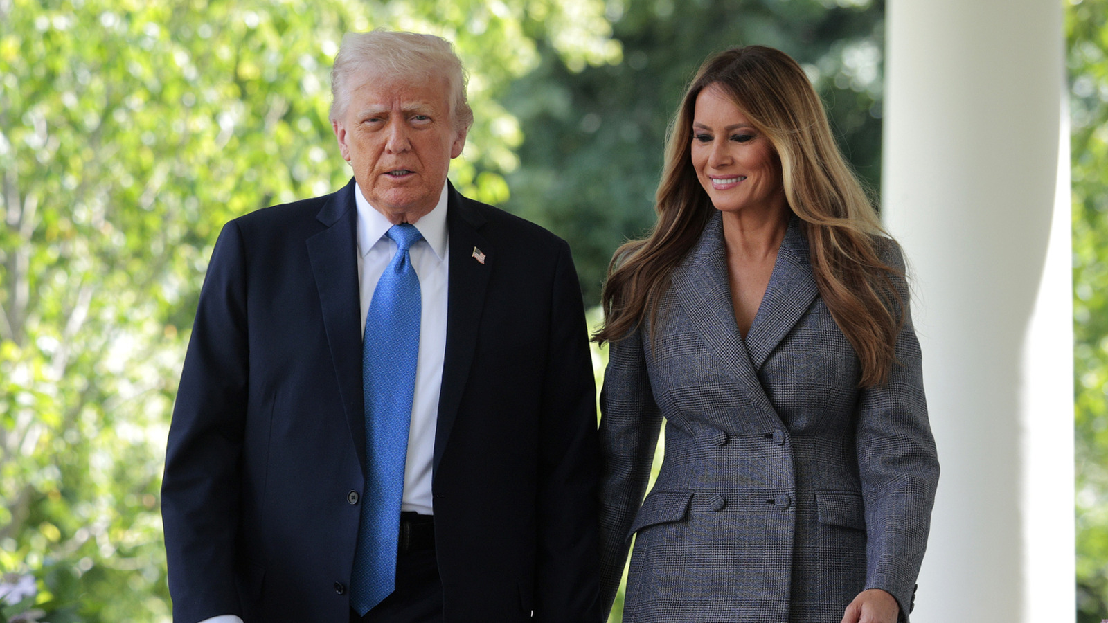 <a href="https://www.thelist.com/1864240/trump-joke-melania-popularity-bruised-ego/" target="_blank">Trump’s Joke About Melania’s Popularity Can’t Distract From His Bruised Ego</a>