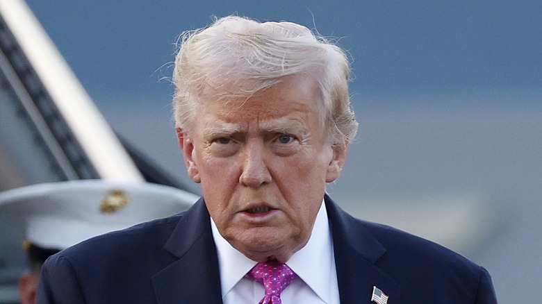 Donald Trump walks to Air Force One in Morristown, NJ (2025)