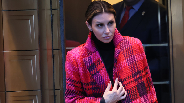 Alina Habba giving photographers some side-eye as she leaves a building