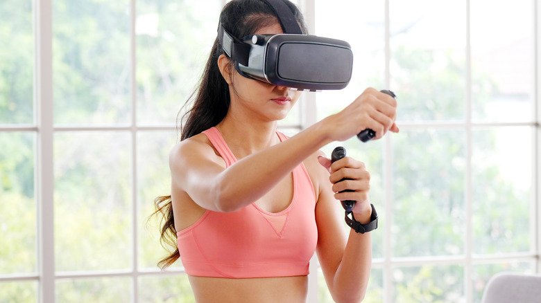 woman doing VR workout