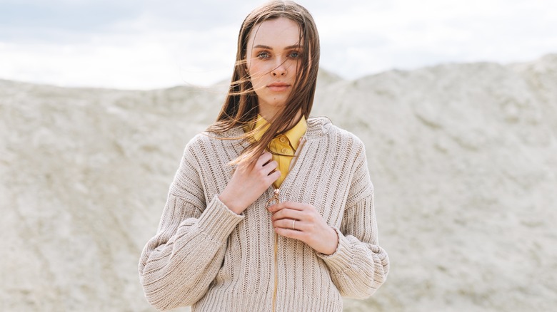 Woman wearing makeup in earthy tones